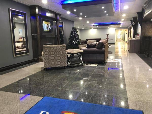 Baymont By Wyndham Ferndale/Royal Oak Hotel Bagian luar foto