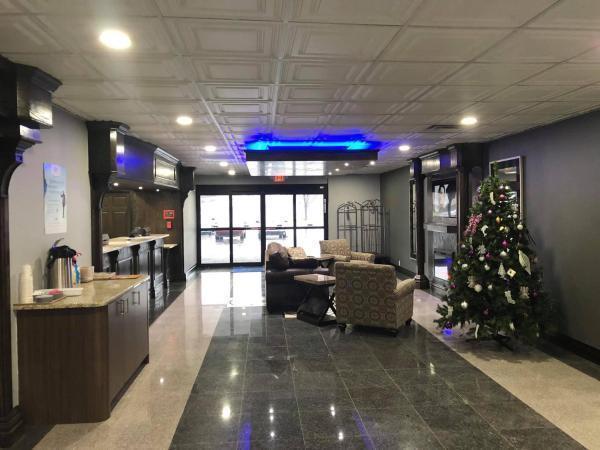 Baymont By Wyndham Ferndale/Royal Oak Hotel Bagian luar foto