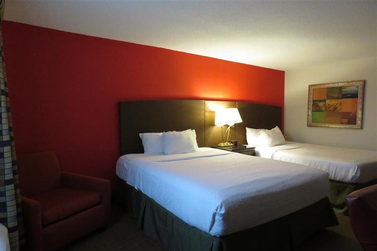 Baymont By Wyndham Ferndale/Royal Oak Hotel Bagian luar foto
