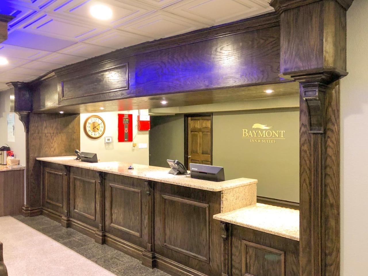 Baymont By Wyndham Ferndale/Royal Oak Hotel Bagian luar foto