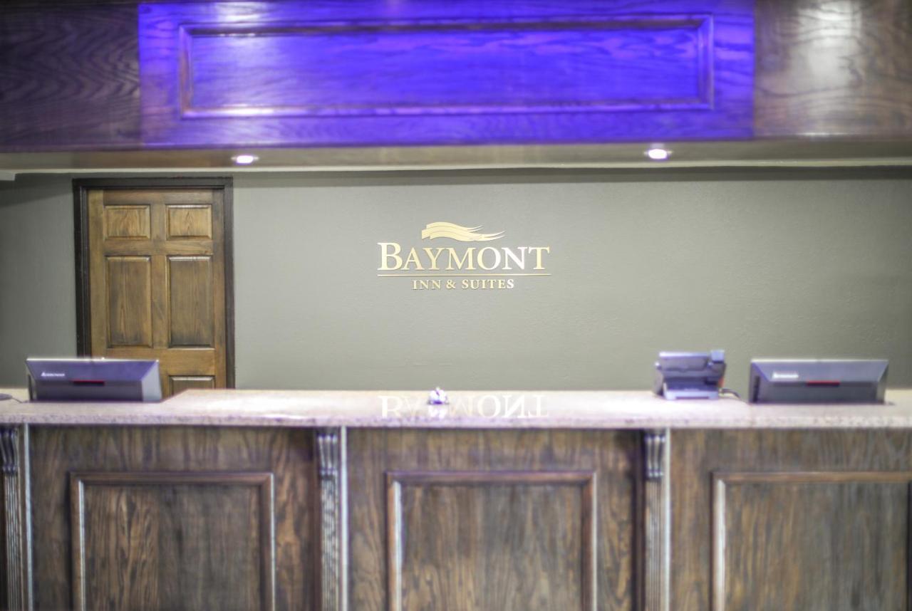 Baymont By Wyndham Ferndale/Royal Oak Hotel Bagian luar foto